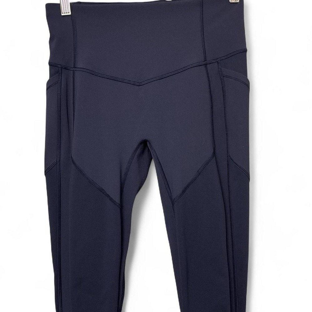 Lululemon Women's Navy leggings size 6